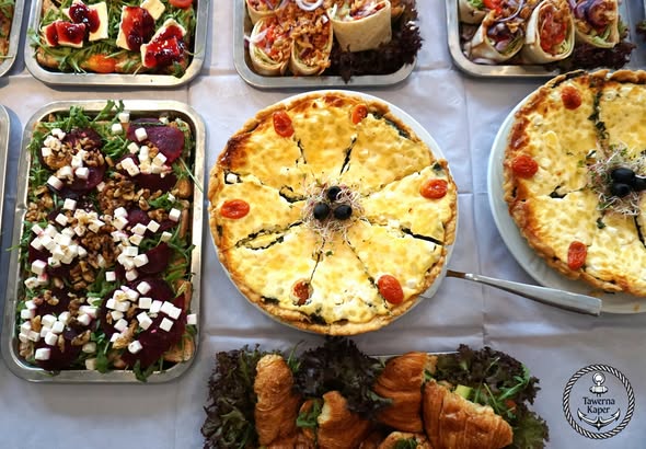 Catering na każdą okazję przygotowany przez Restaurację Kaper z daniami